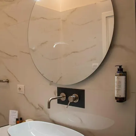 Mari Luxury And בארי