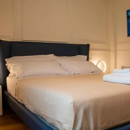 Mari Luxury And בית הארחה 4*