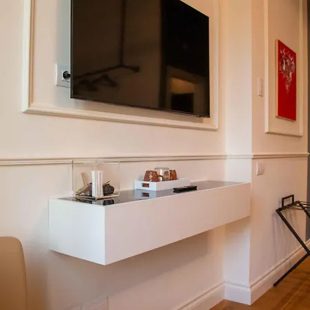 Mari Luxury And בארי