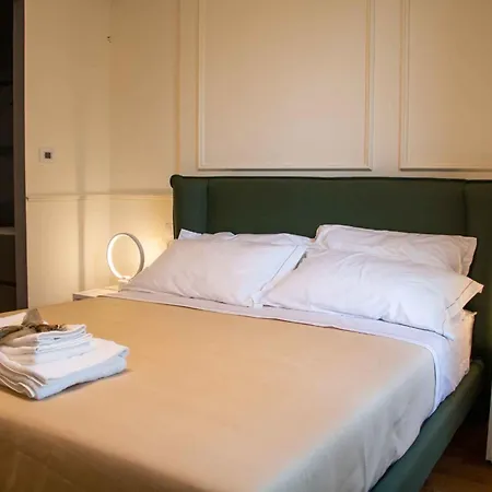 Mari Luxury And בארי