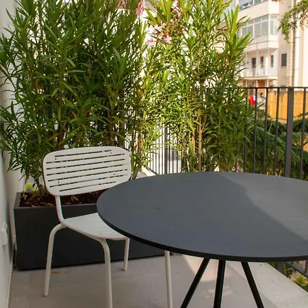 Mari Luxury And בית הארחה בארי