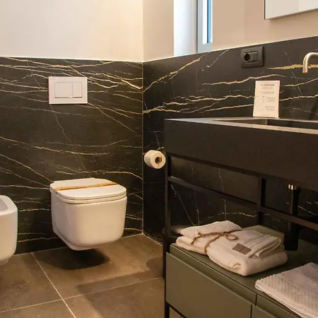 Mari Luxury And 4* בארי