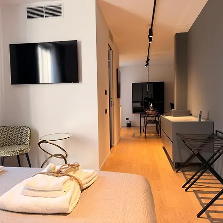 Mari Luxury And Μπάρι