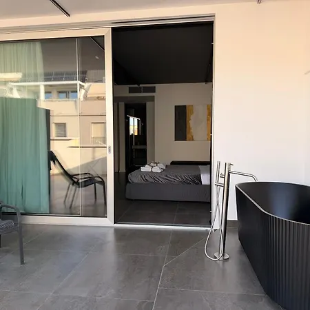 Mari Luxury And Πανσιόν 4*