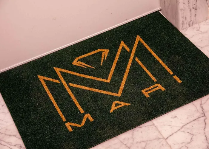 Mari Luxury And ゲストハウス 4*