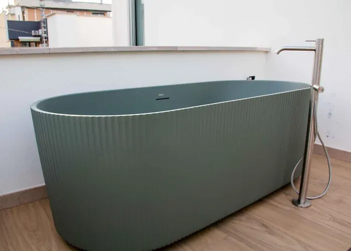 Mari Luxury And باري