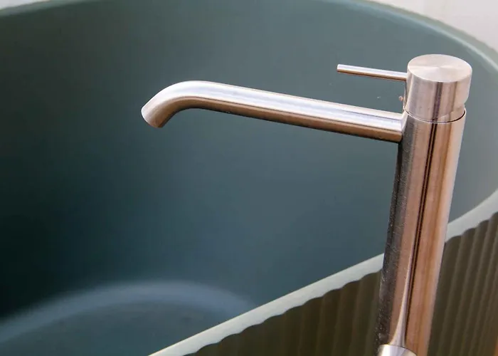 Mari Luxury And ゲストハウス 4*