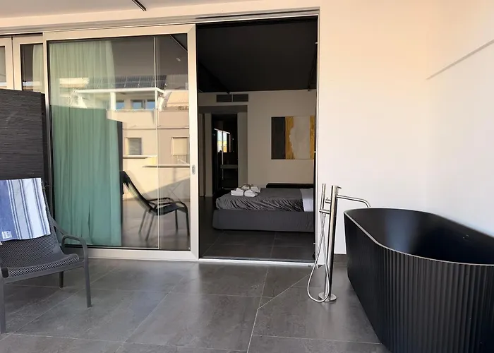 Mari Luxury And Gasthuis 4*